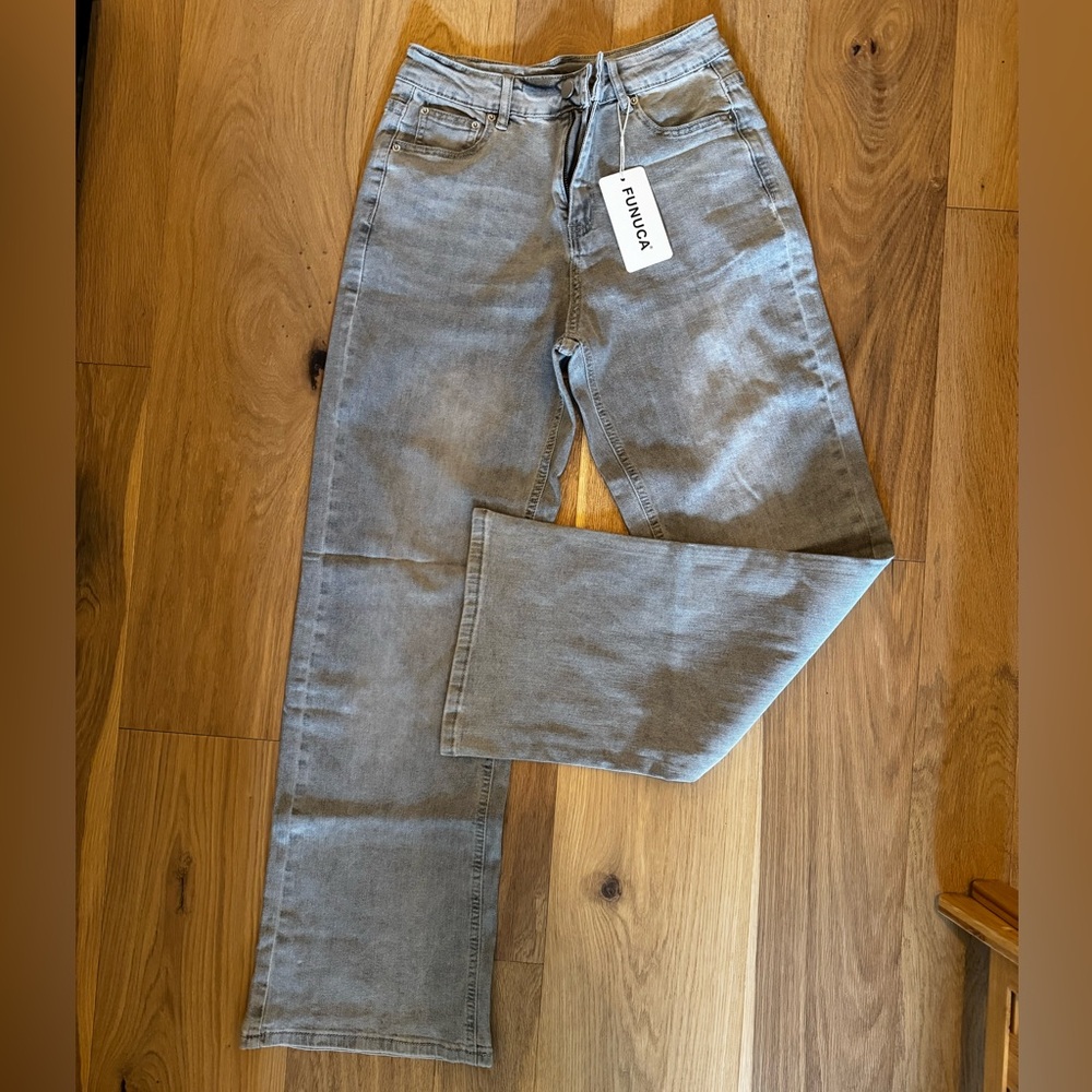 Classic Gray Straight Leg Jeans with Subtle Fading